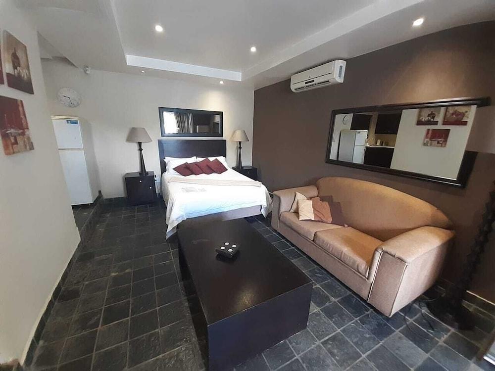 Flying Falcon Guesthouse