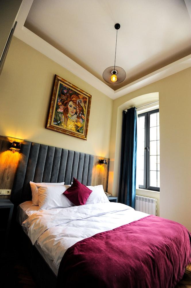 Renaissance Boutique Hotel