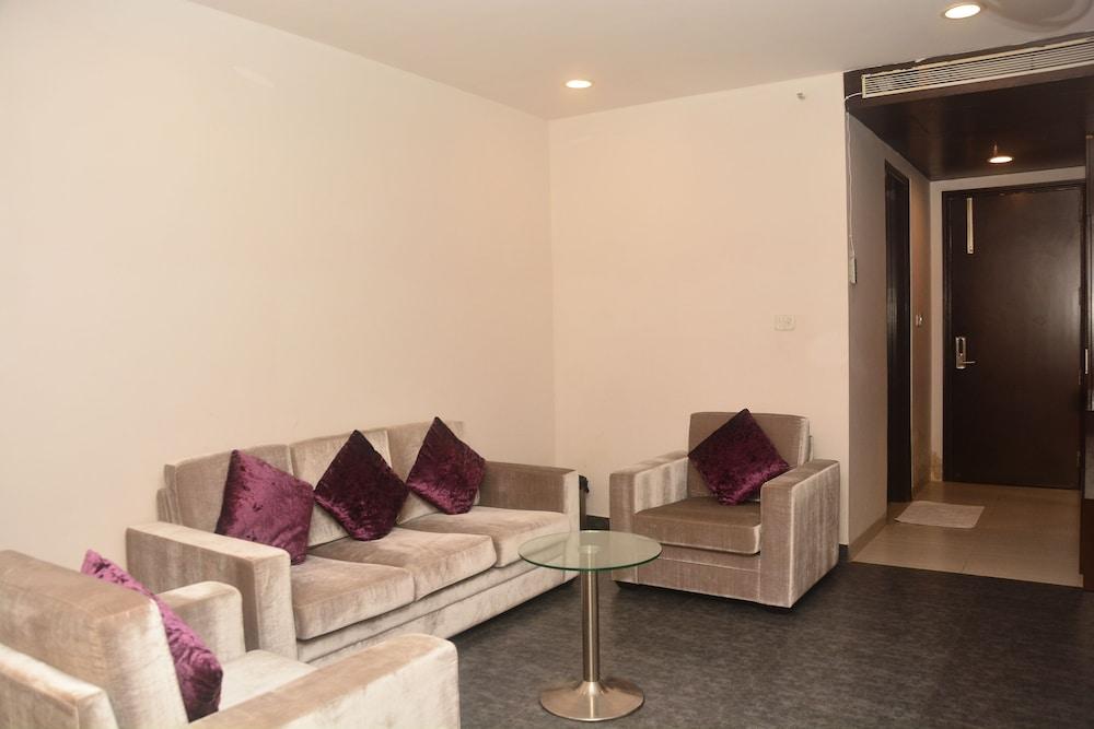 Sai Mukut Service Apartment