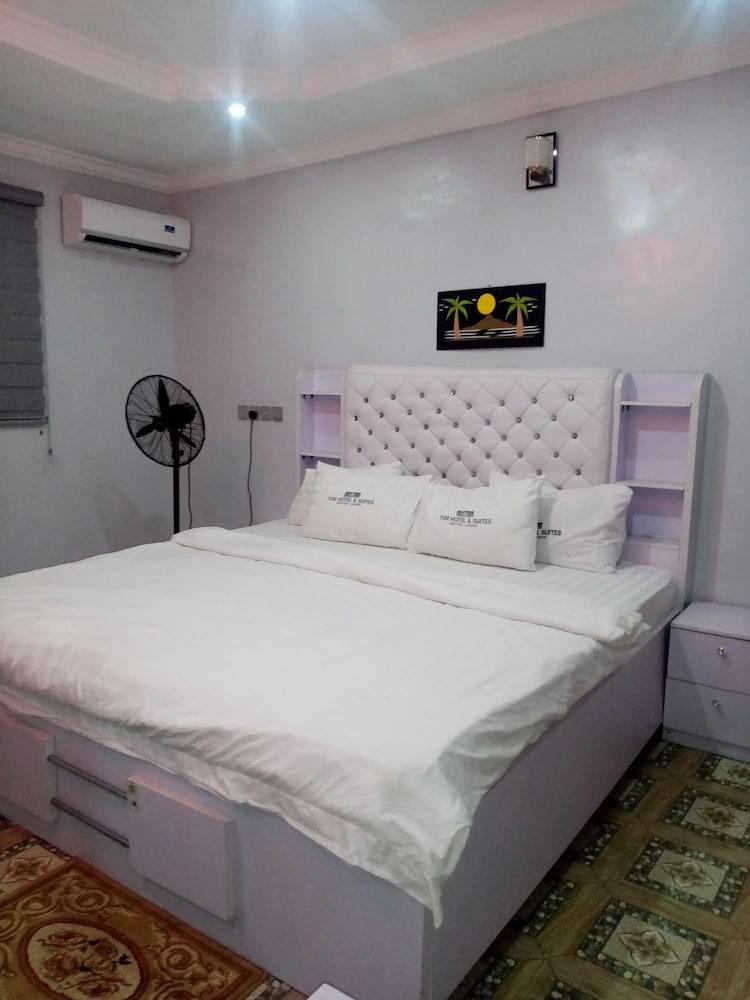 Tom hotel and suites