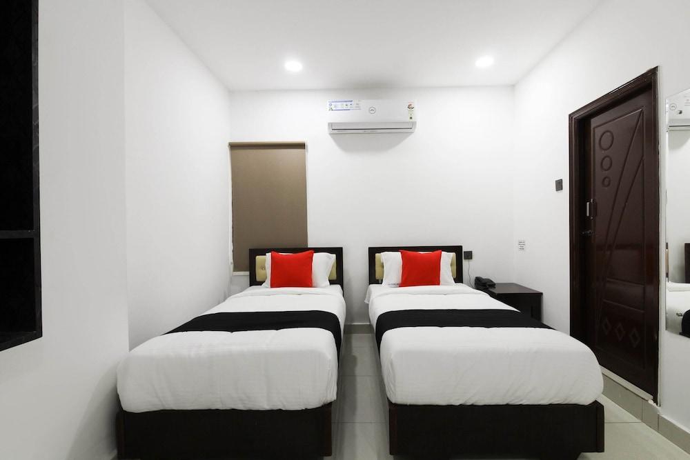 Capital O 63727 Mythri Hotel