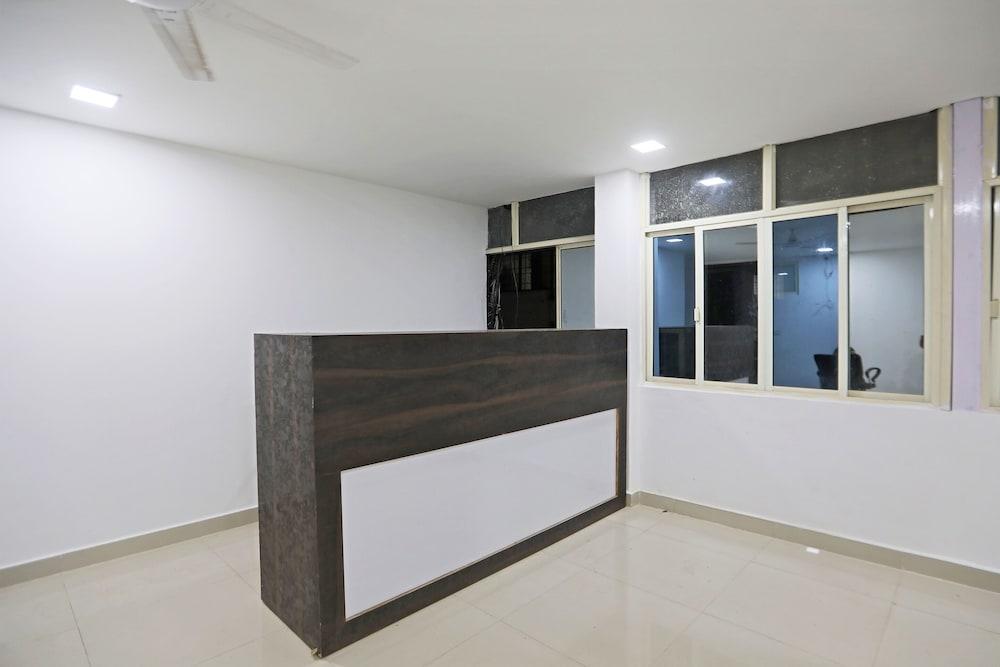 OYO 48664 White House