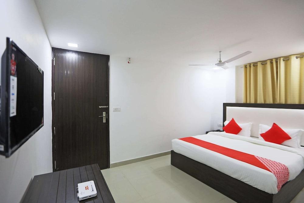 OYO 48664 White House