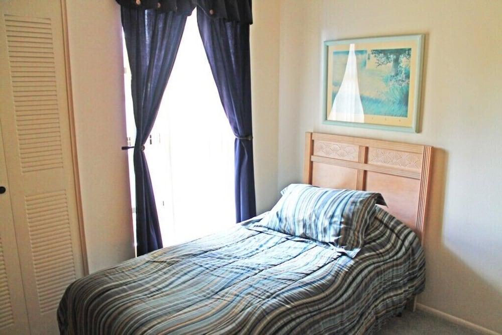 Clubview Holiday Condo