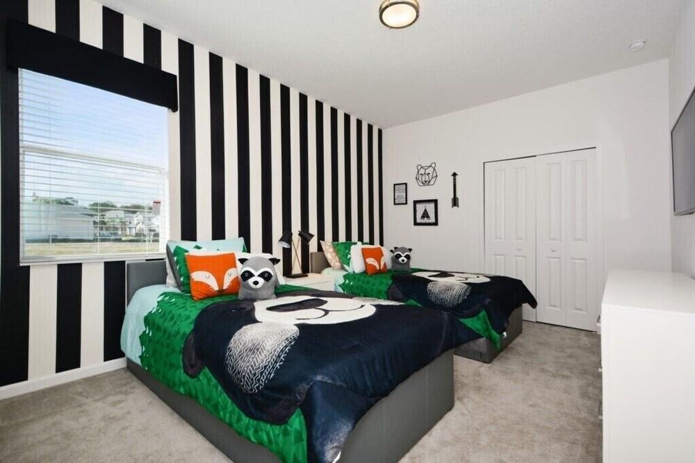 Stunning Vacation Home So3890