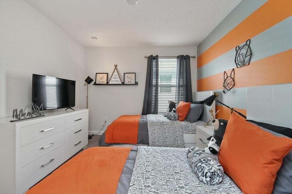 Gorgeous Top Pool Home Sl4730