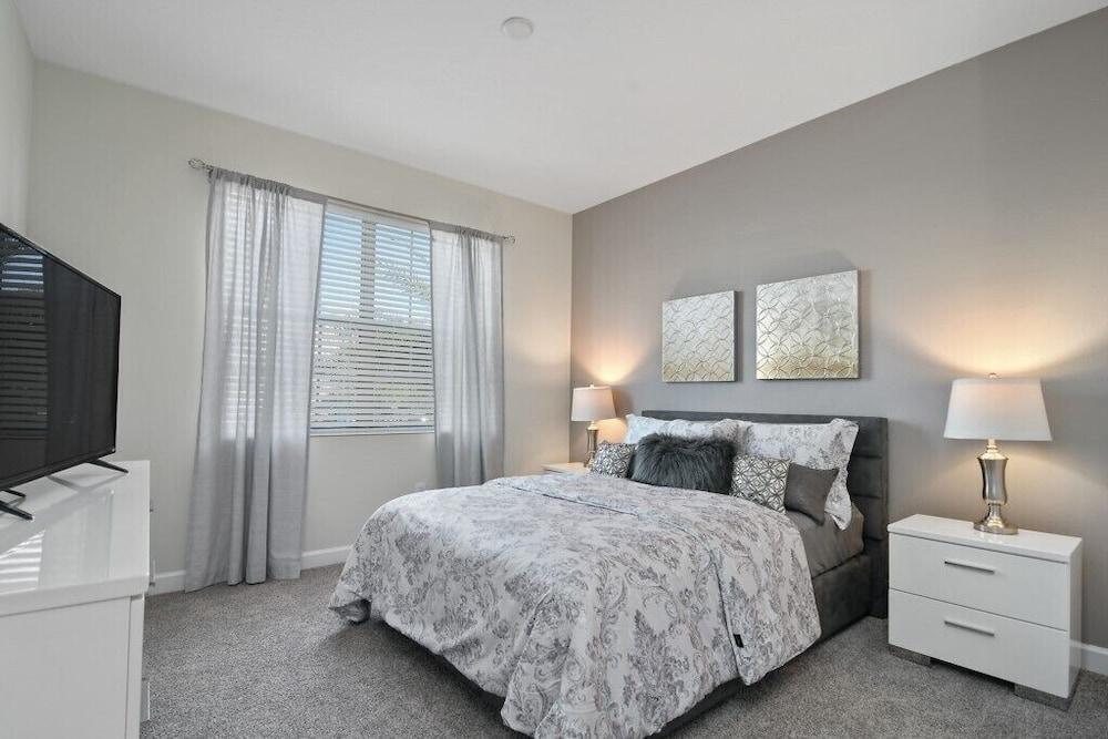 Gorgeous Top Pool Home Sl4730