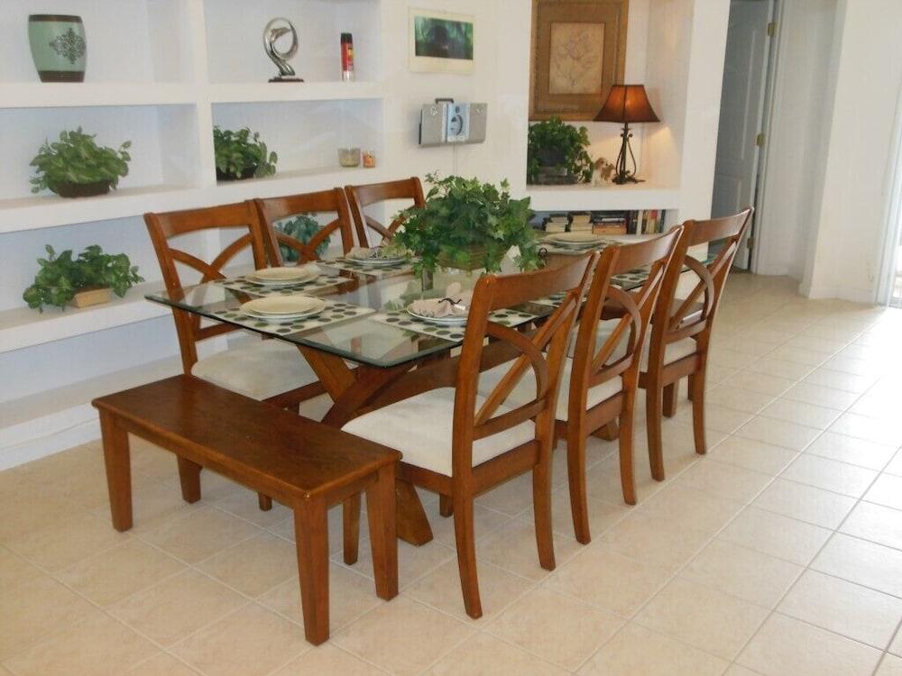 3 Bedroom, 2 Bath Disney Pool Home!