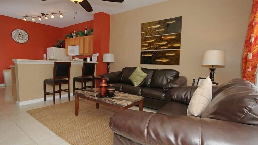 Deluxe 3 Bed 3 Bath Home Windsor Hill