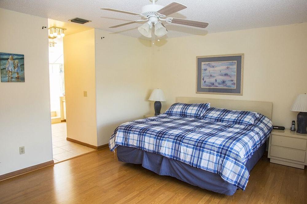 Claremont Holiday Home