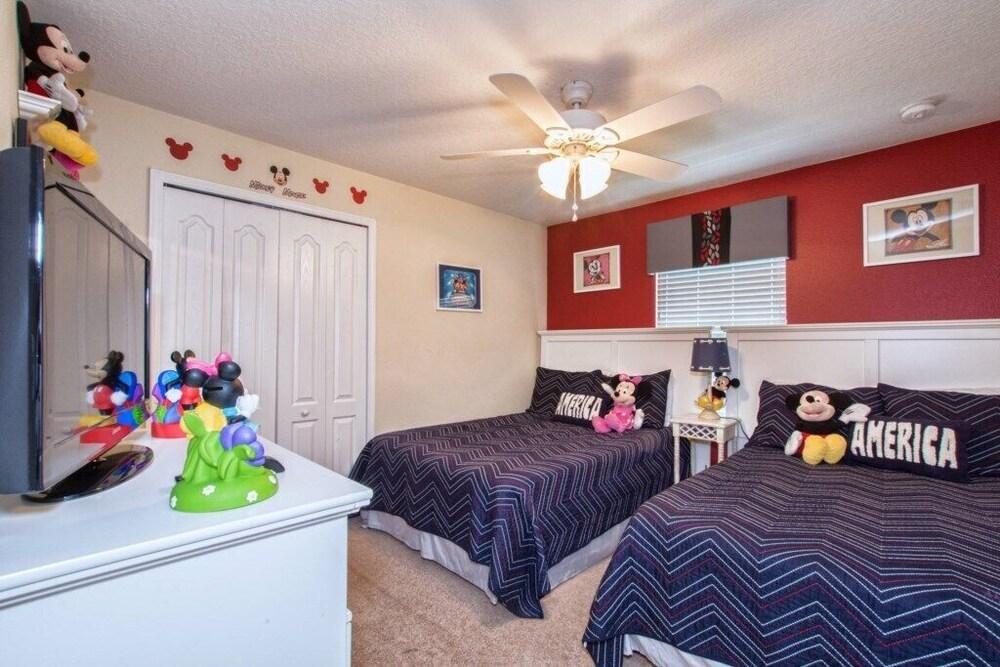 8885cp - Paradise Palms