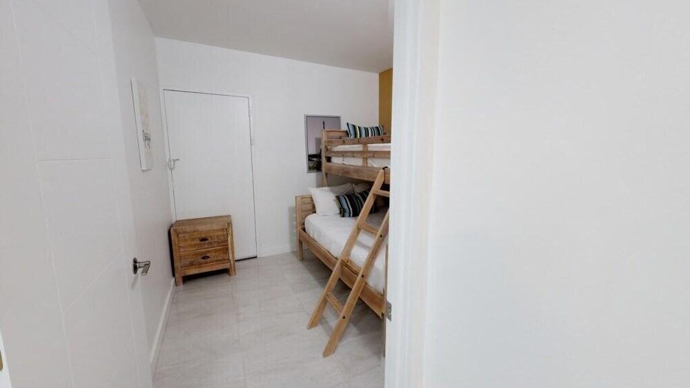 Premium 2 Bedroom +den Apartment Or-202