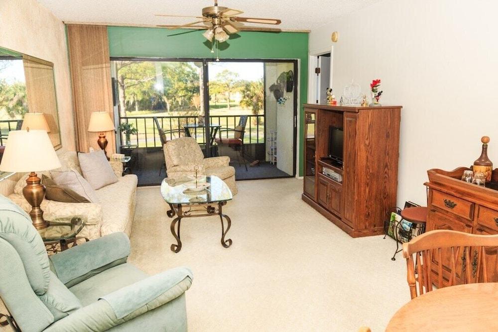 Golf Course View 2 Bedroom 2 Bath Condo!