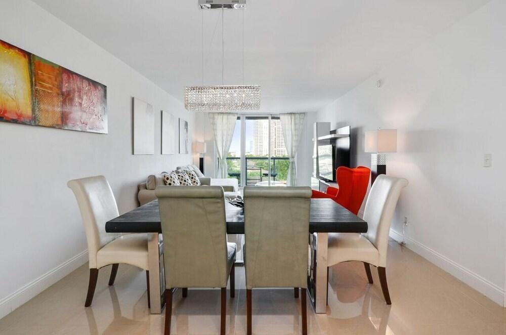 1 Bedroom +den Bay View Or620