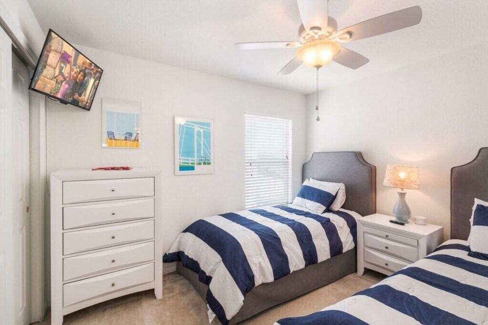 SVV 033 - Lakeside Escape 5 Bed Pool Home