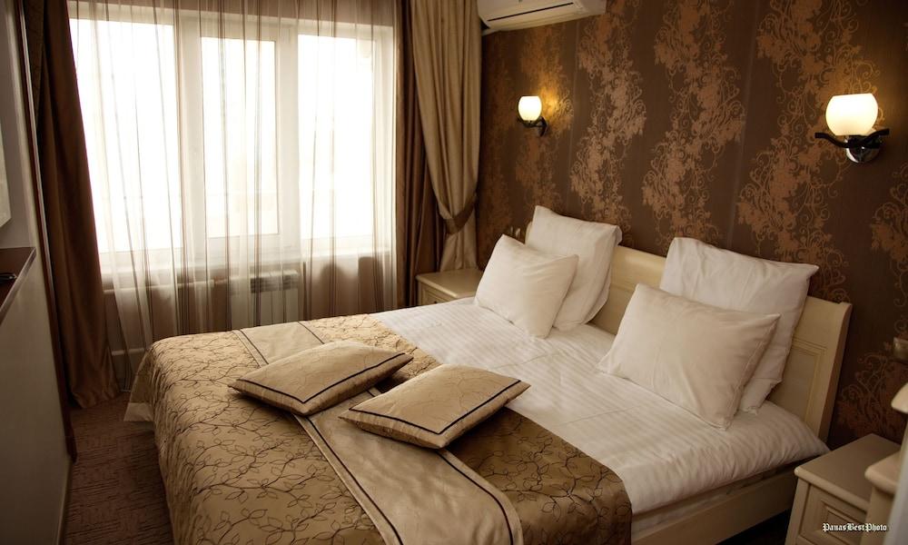 AMAKS Congress Hotel