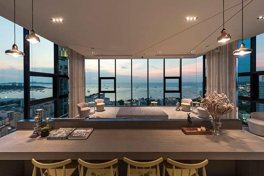 Pony's Homestay -The Base Condo-