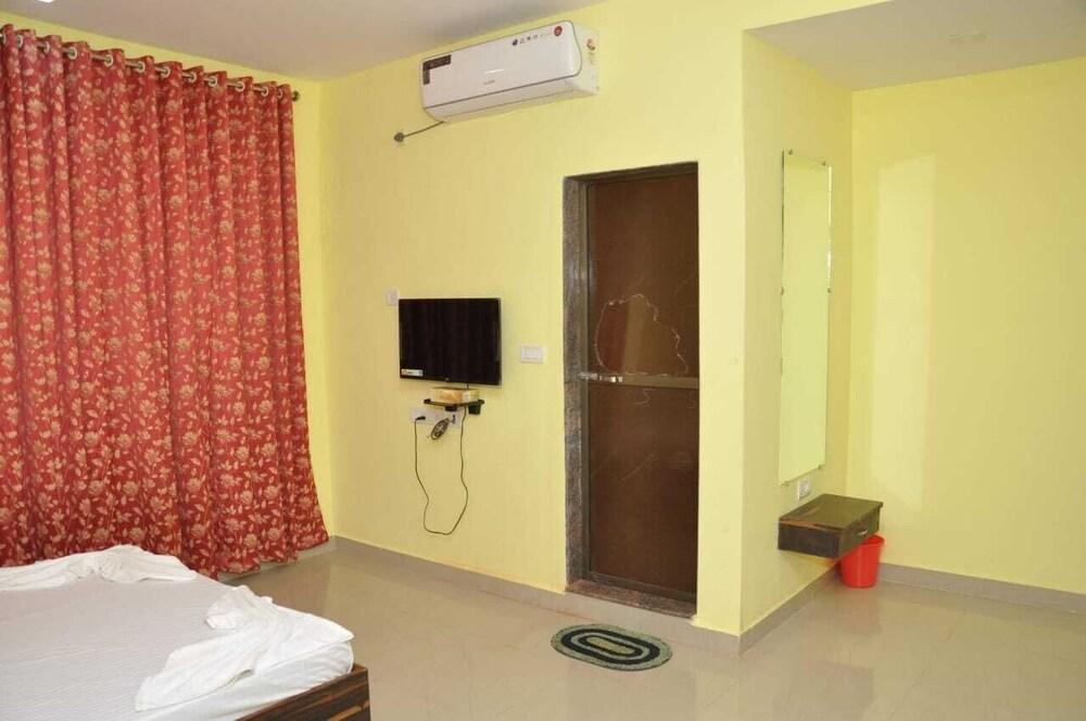 Hotel Pride Residency