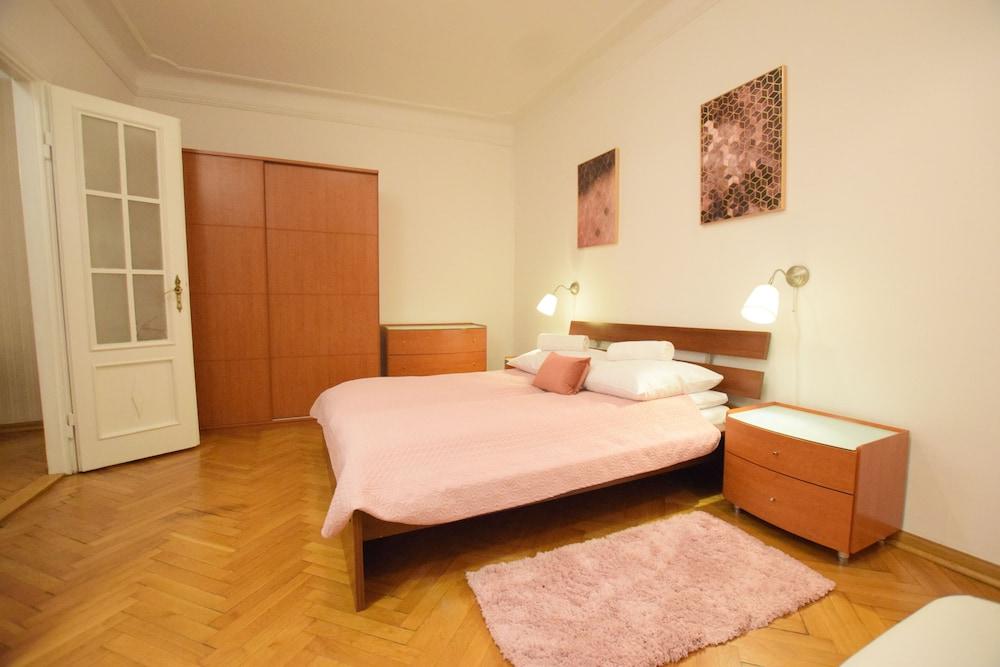 Elegant Apartment Universitas