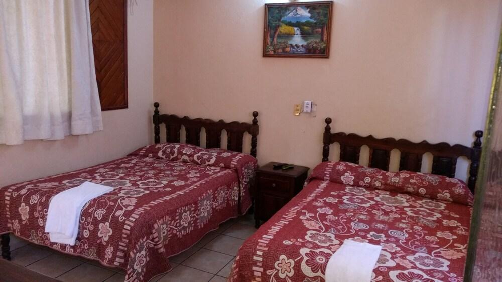 Hotel y Bungalows Olivares