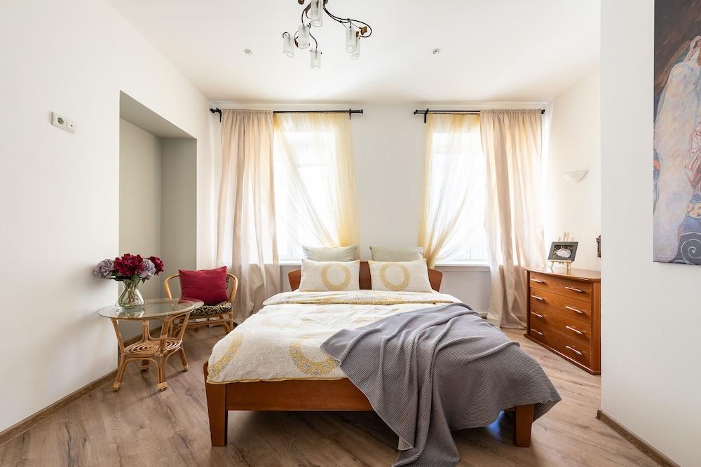 Art Apartment on Nevskiy Avenue