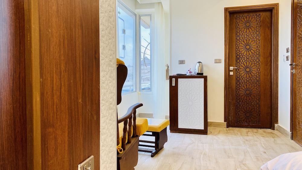 Queen Pyramids Cleopatra