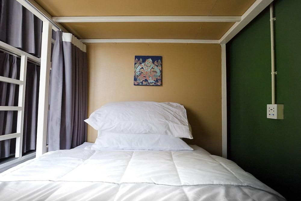 Around Hostel - Adults Only