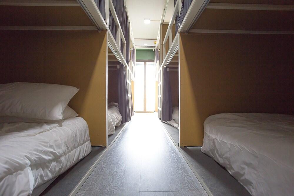 Around Hostel - Adults Only