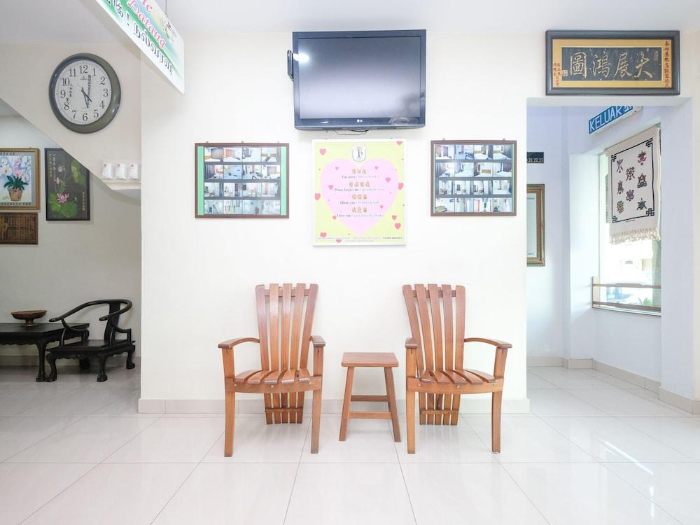 OYO 89877 Sun Triang Hotel