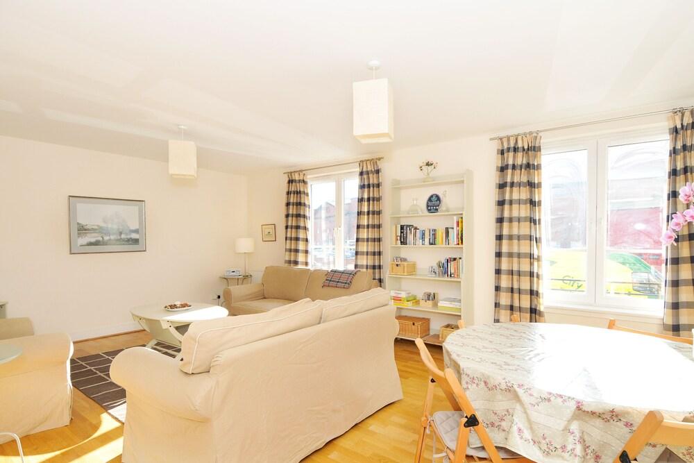 202 Annandale Street Apartment