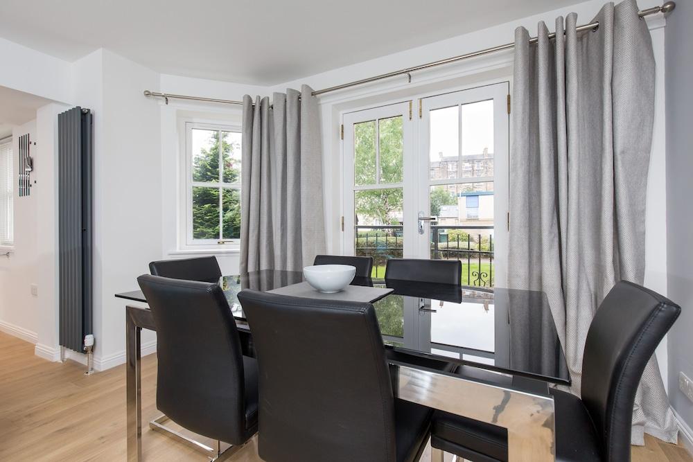 415 Huntingdon Place Apartment