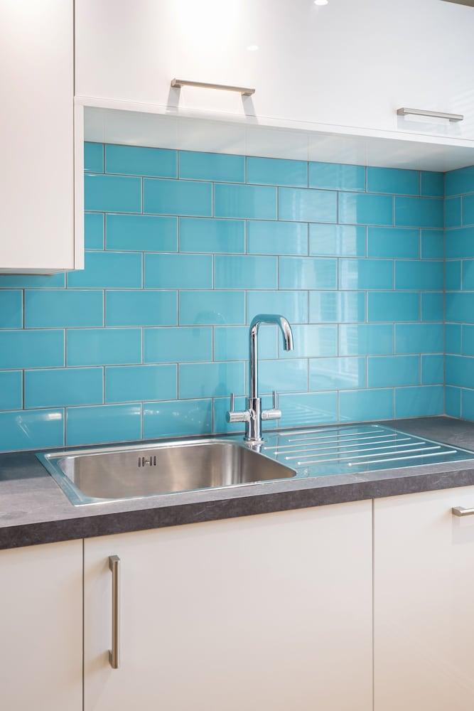 415 Huntingdon Place Apartment