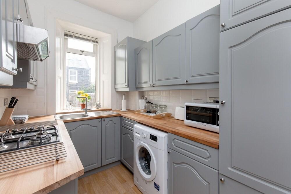 414 - Lochend Road Apartment