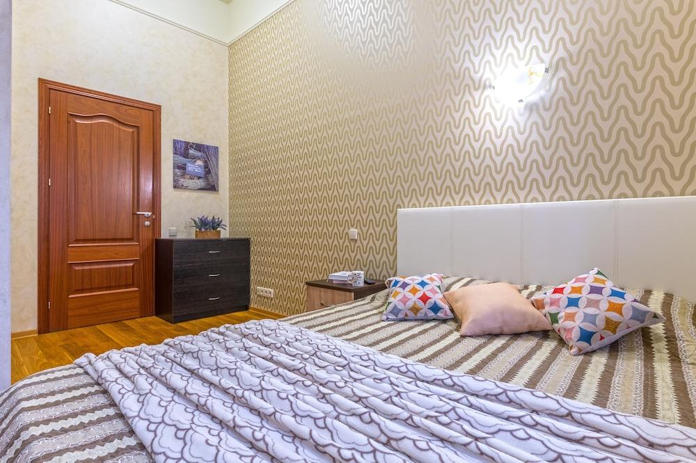 Apartment on Moskovsky prospekt 4