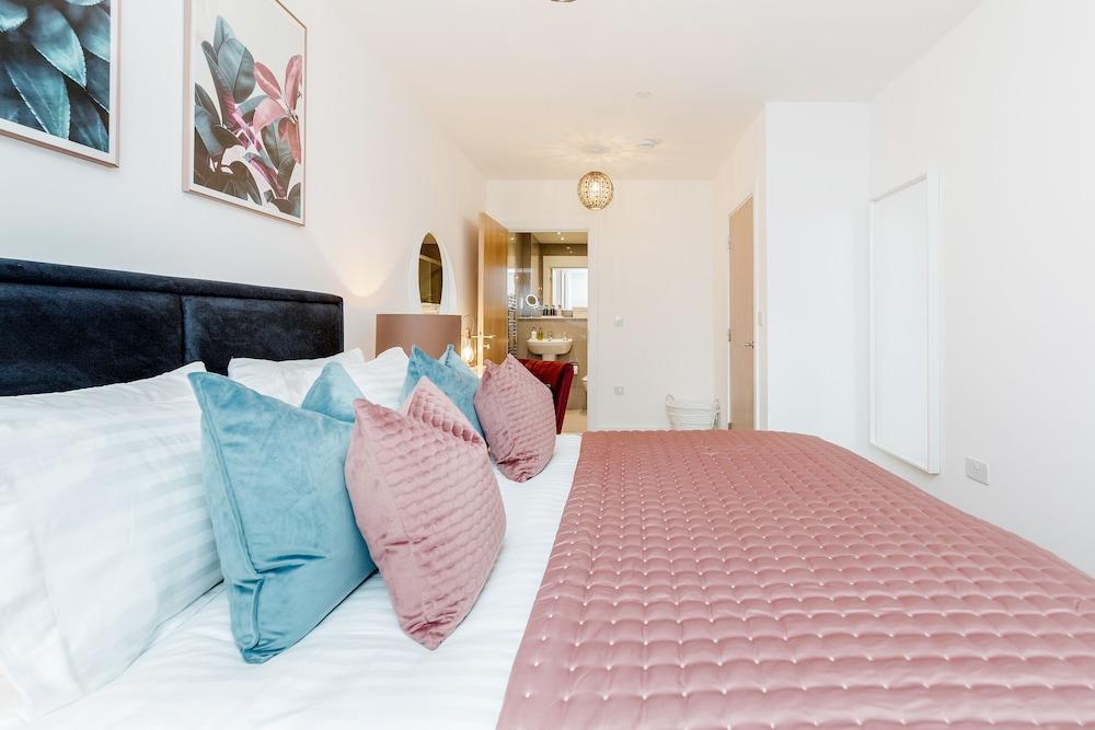 Superior Apartment Bracknell Centre