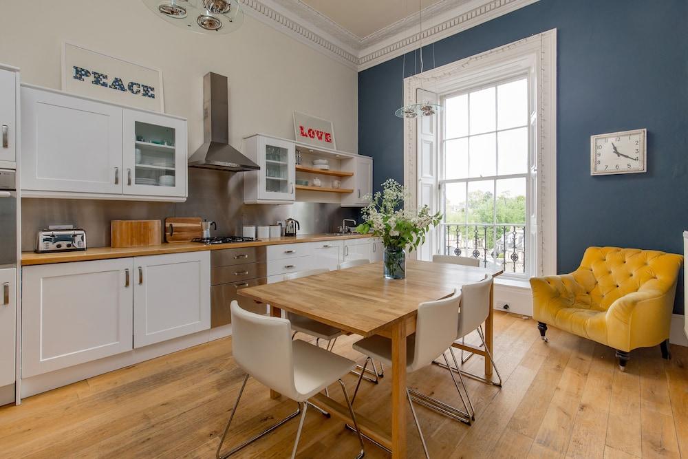 325 - Saxe Coburg Place Apartment