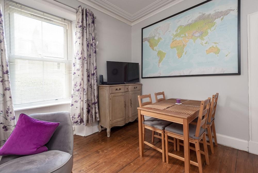 412: Regent Place Apartment