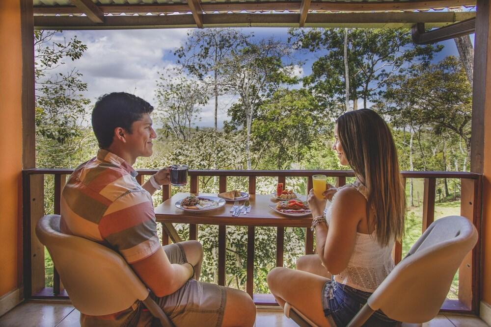 Hotel & Canopy La Hacienda