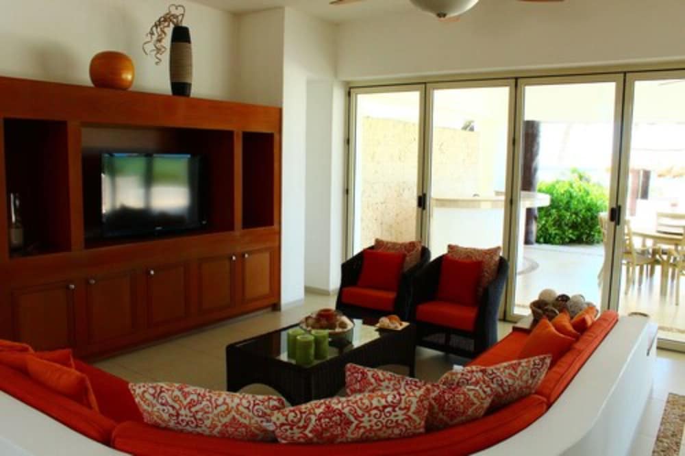 Iz Cay Luxury Ocean Front Villa