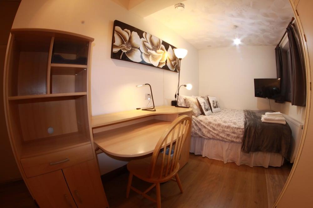 College Street Abode - Guest House