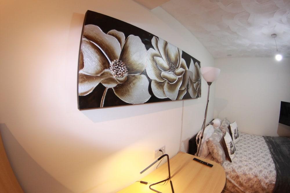 College Street Abode - Guest House