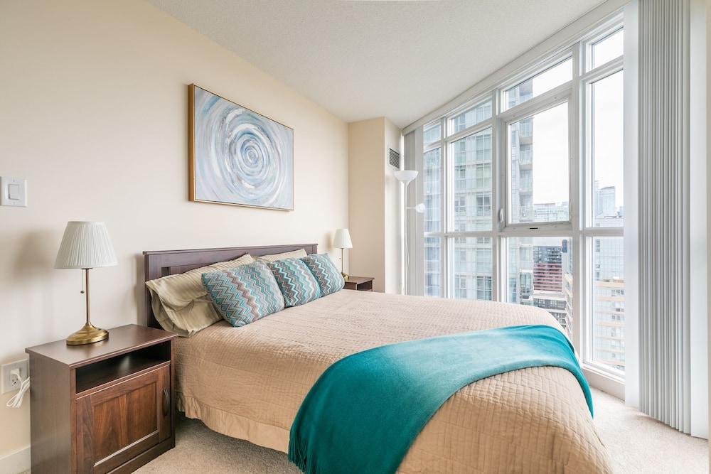 SkyTree - Lakeside Condos near CN Tower