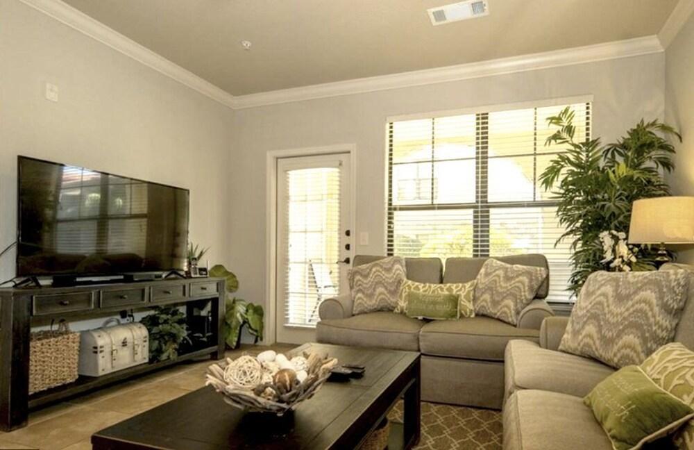 Beautiful Bella Piazza Condo