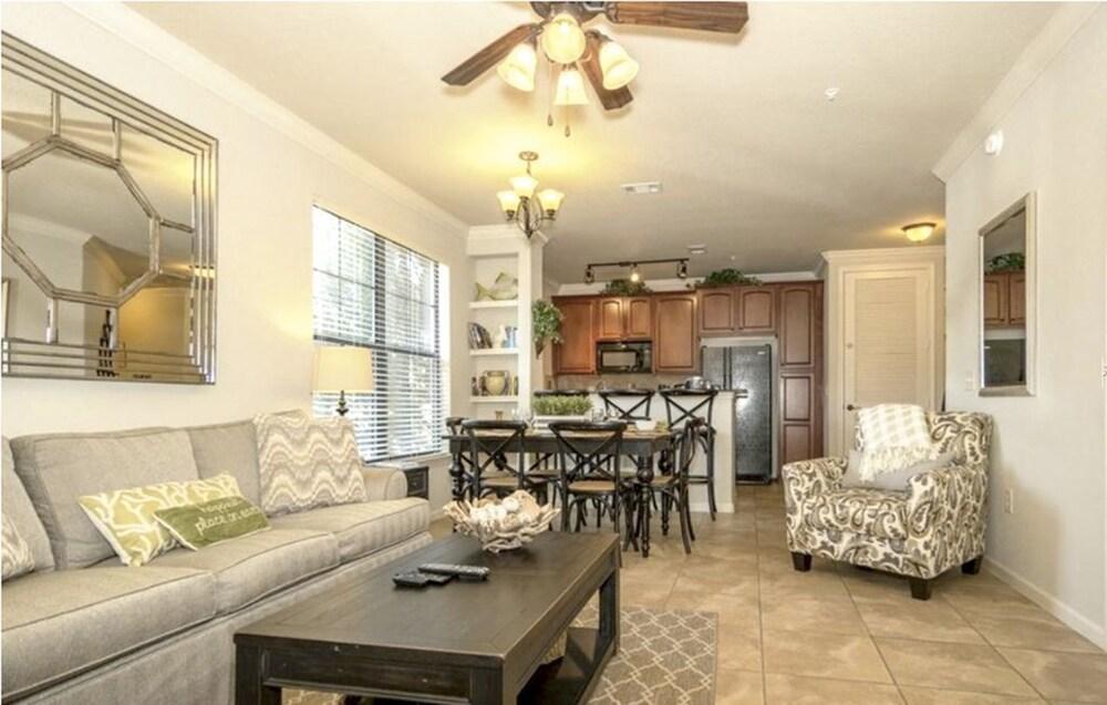Beautiful Bella Piazza Condo