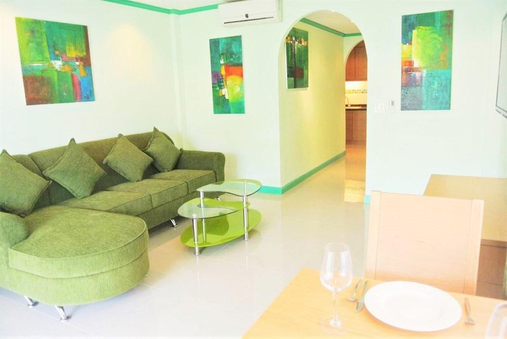 Corner 1 Bedroom Condo