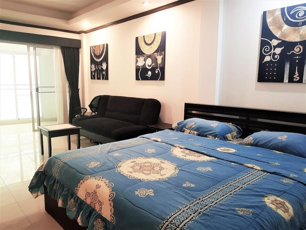 Large Studio Baan Suan Lalana