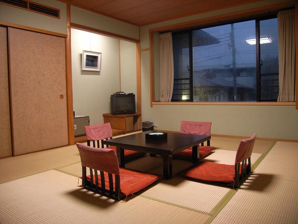 Uminomieruyado Muramiya