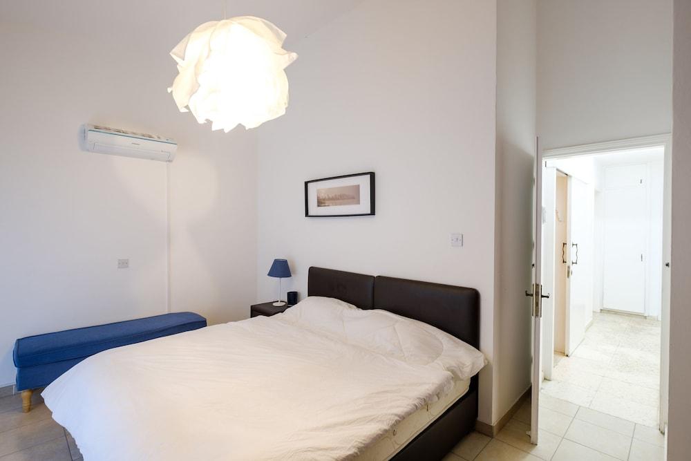 Townhouse In Ideal Location