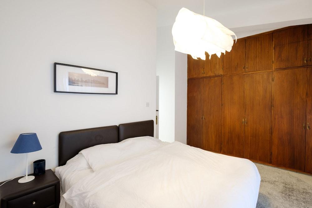 Townhouse In Ideal Location