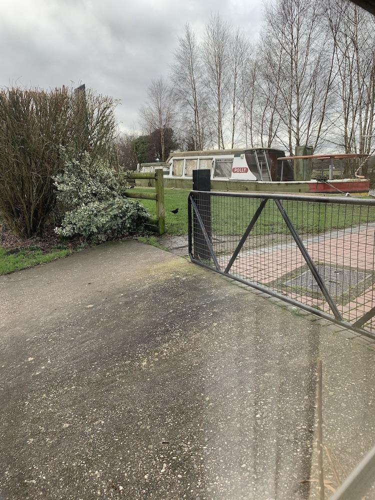 The Dog & Doublet Inn